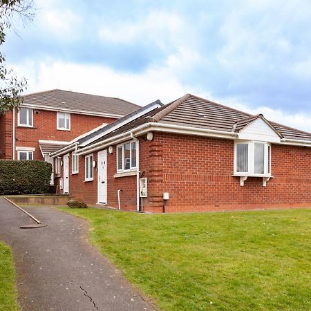 Pinfold Court Apartments 诺斯利 外观 照片